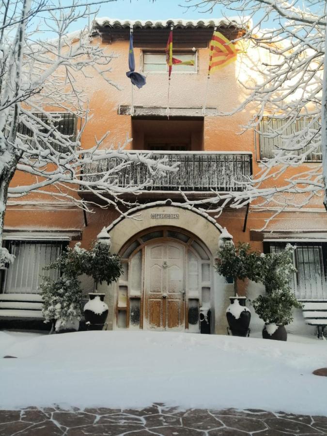 Hotel Suiza Bronchales Exterior photo