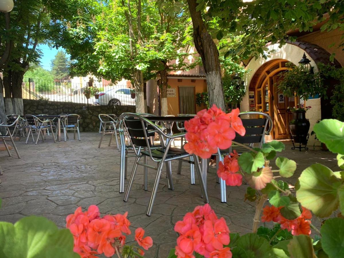 Hotel Suiza Bronchales Exterior photo