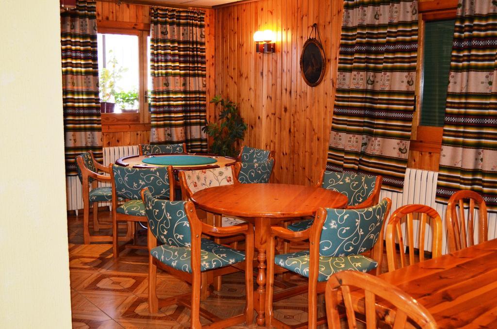 Hotel Suiza Bronchales Exterior photo