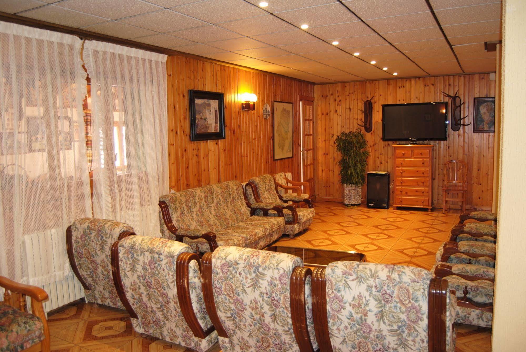 Hotel Suiza Bronchales Exterior photo