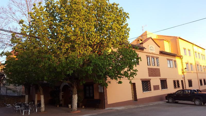 Hotel Suiza Bronchales Exterior photo